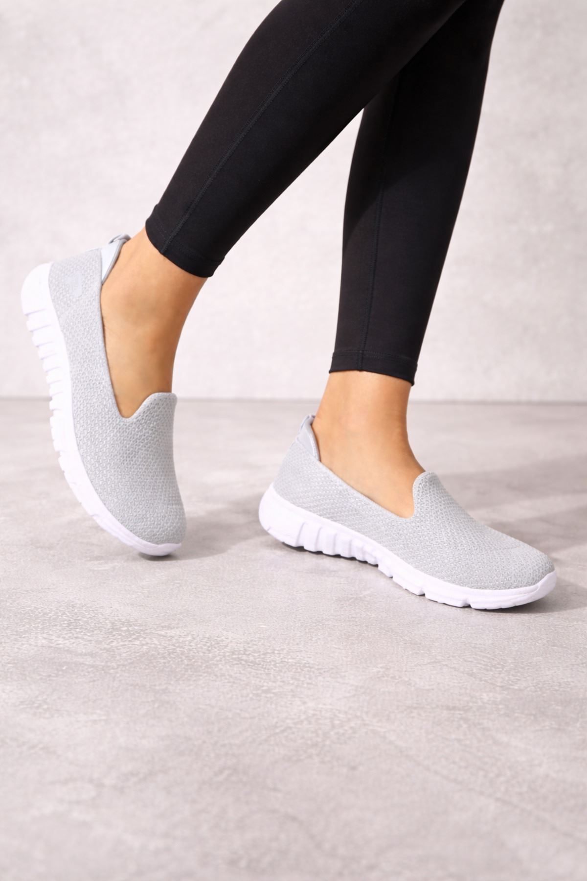 Kadın Ortopedik Hafif Taban Günlük Yürüyüş Ayakkabısı – Esnek Rahat Sneaker