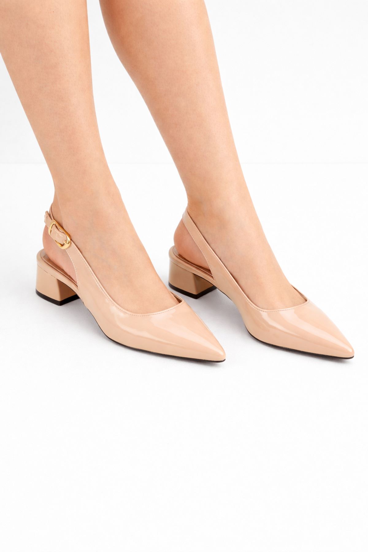 Kadın Rugan Sivri Burun Slingback Topuklu Ayakkabı Altın Tokalı Klasik Ofis Ayakkabısı