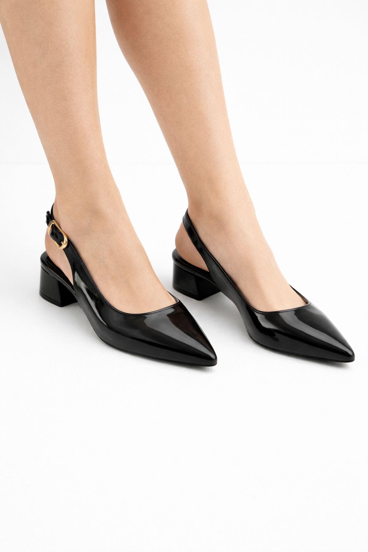 Kadın Rugan Sivri Burun Slingback Topuklu Ayakkabı Altın Tokalı Klasik Ofis Ayakkabısı