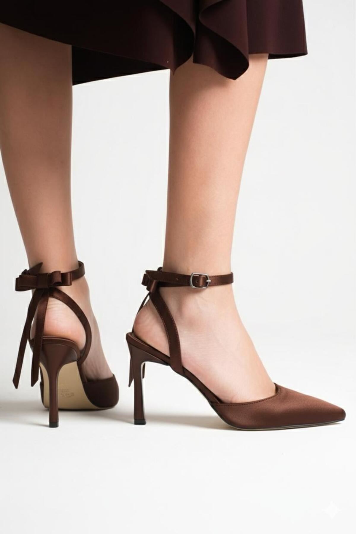 Kadın Saten İnce Topuklu Bilekten Bağlamalı Sivri Burun Stiletto Ayakkabı