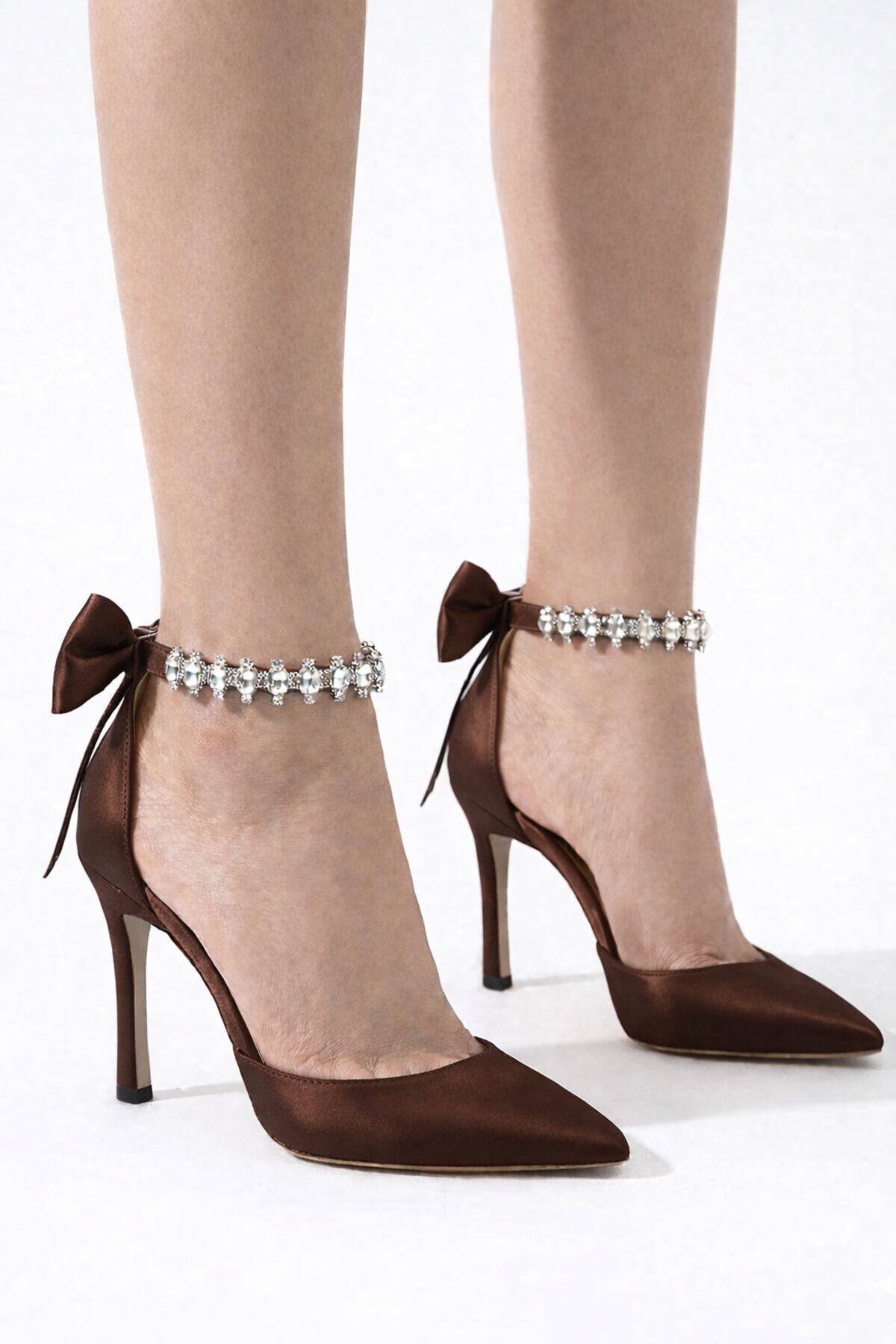 Kadın Stiletto Taşlı Bilekli Fiyonklu Topuklu Ayakkabı 8 cm