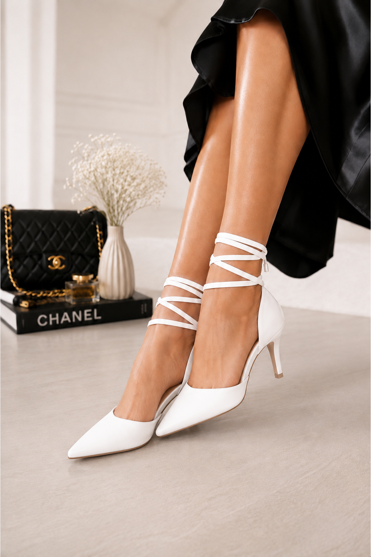 Beyaz  Bağcıklı Sivri Burun Kadın Stiletto İnce Topuklu Bilekten Bağlamalı Abiye Ayakkabı