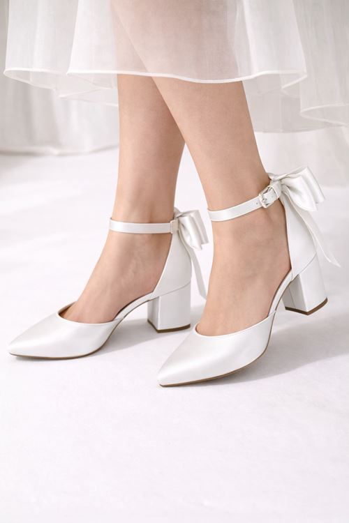 Fiyonklu Bilekten Bantlı İnce Topuklu Stiletto Kadın Ayakkabı