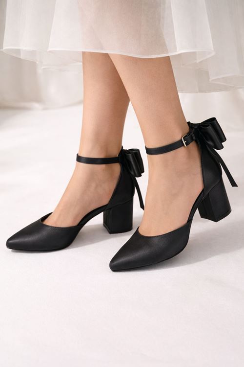 Fiyonklu Bilekten Bantlı İnce Topuklu Stiletto Kadın Ayakkabı