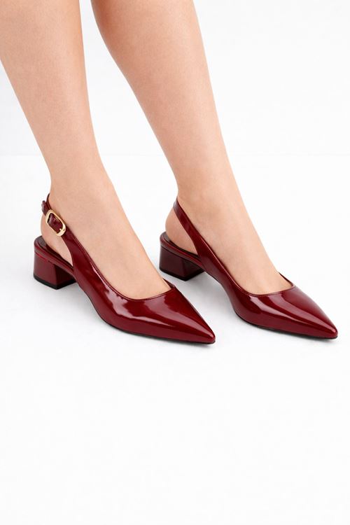 Kadın Rugan Sivri Burun Slingback Topuklu Ayakkabı Altın Tokalı Klasik Ofis Ayakkabısı