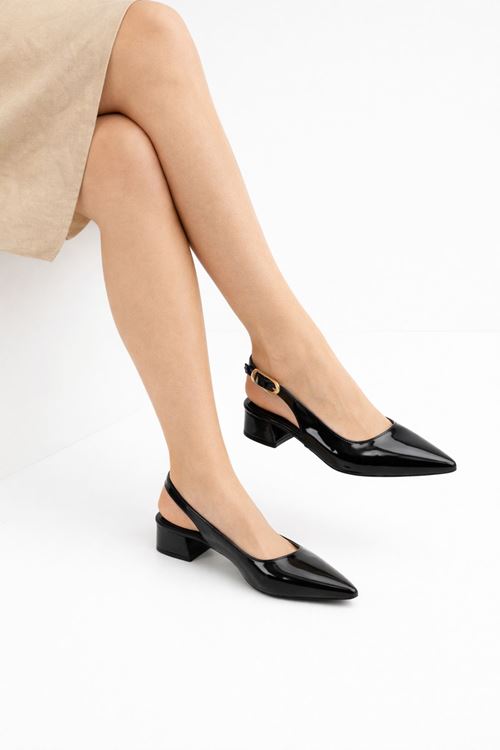 Kadın Rugan Sivri Burun Slingback Topuklu Ayakkabı Altın Tokalı Klasik Ofis Ayakkabısı