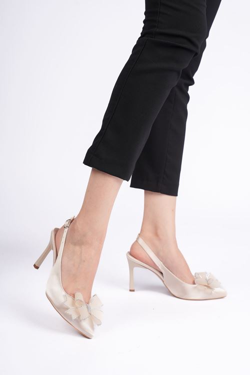 Kadın Siyah Taşlı Fiyonk Detaylı Sivri Burun Stiletto