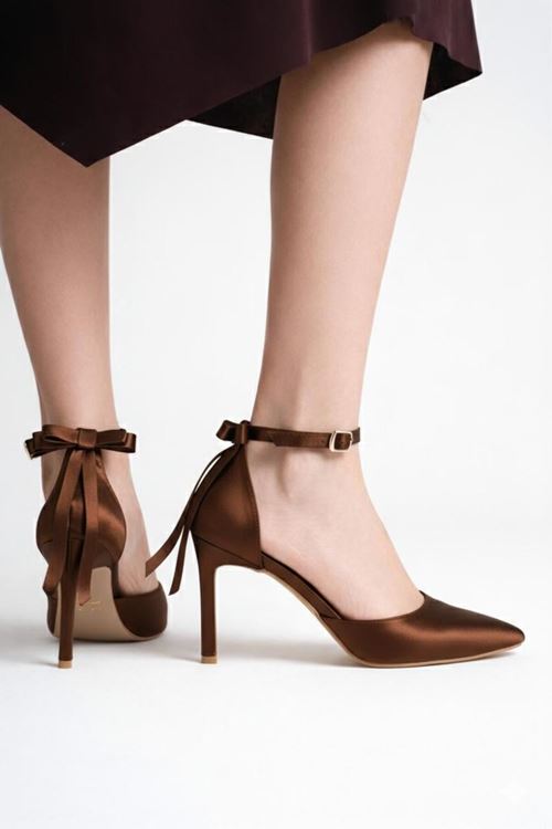 Kadın Saten İnce Topuklu Fiyonklu Bilekten Bağlamalı Sivri Burun Stiletto Ayakkabı