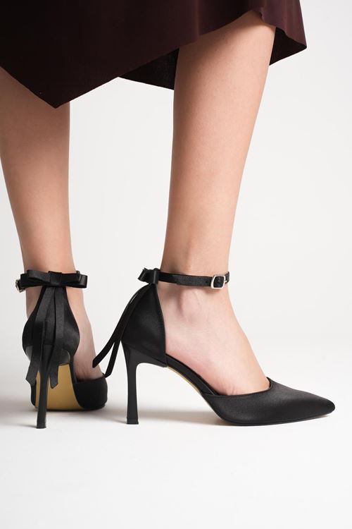 Kadın Saten İnce Topuklu Fiyonklu Bilekten Bağlamalı Sivri Burun Stiletto Ayakkabı