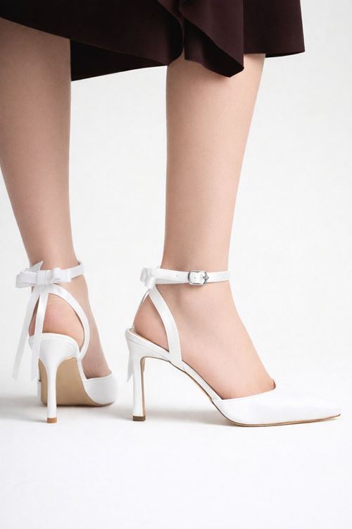Kadın Cilt İnce Topuklu Bilekten Bağlamalı Sivri Burun Stiletto Ayakkabı