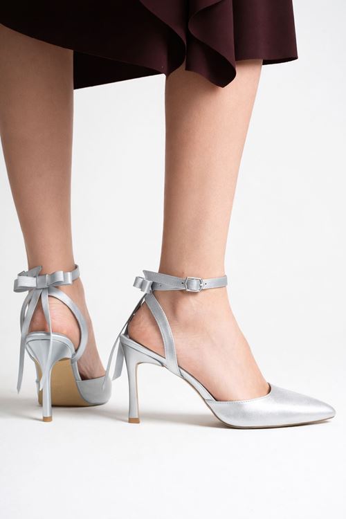 Kadın Saten İnce Topuklu Bilekten Bağlamalı Sivri Burun Stiletto Ayakkabı