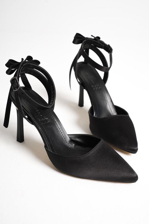 Kadın Saten İnce Topuklu Bilekten Bağlamalı Sivri Burun Stiletto Ayakkabı