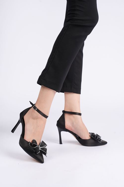 Kadın Taşlı Fiyonklu Bilekten Bağlamalı Stiletto