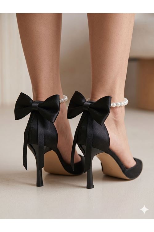 Kadın Beyaz İnci Detaylı Bilekten Bağlamalı Stiletto Topuklu Ayakkabı(İnci ve Baretli)